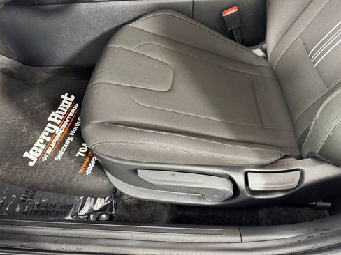 Used 2024 Hyundai Elantra SEL image 11