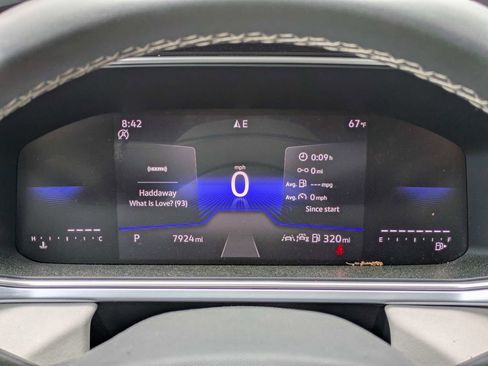 Certified 2025 Volkswagen Taos SE w/ Panoramic Sunroof Package image 38