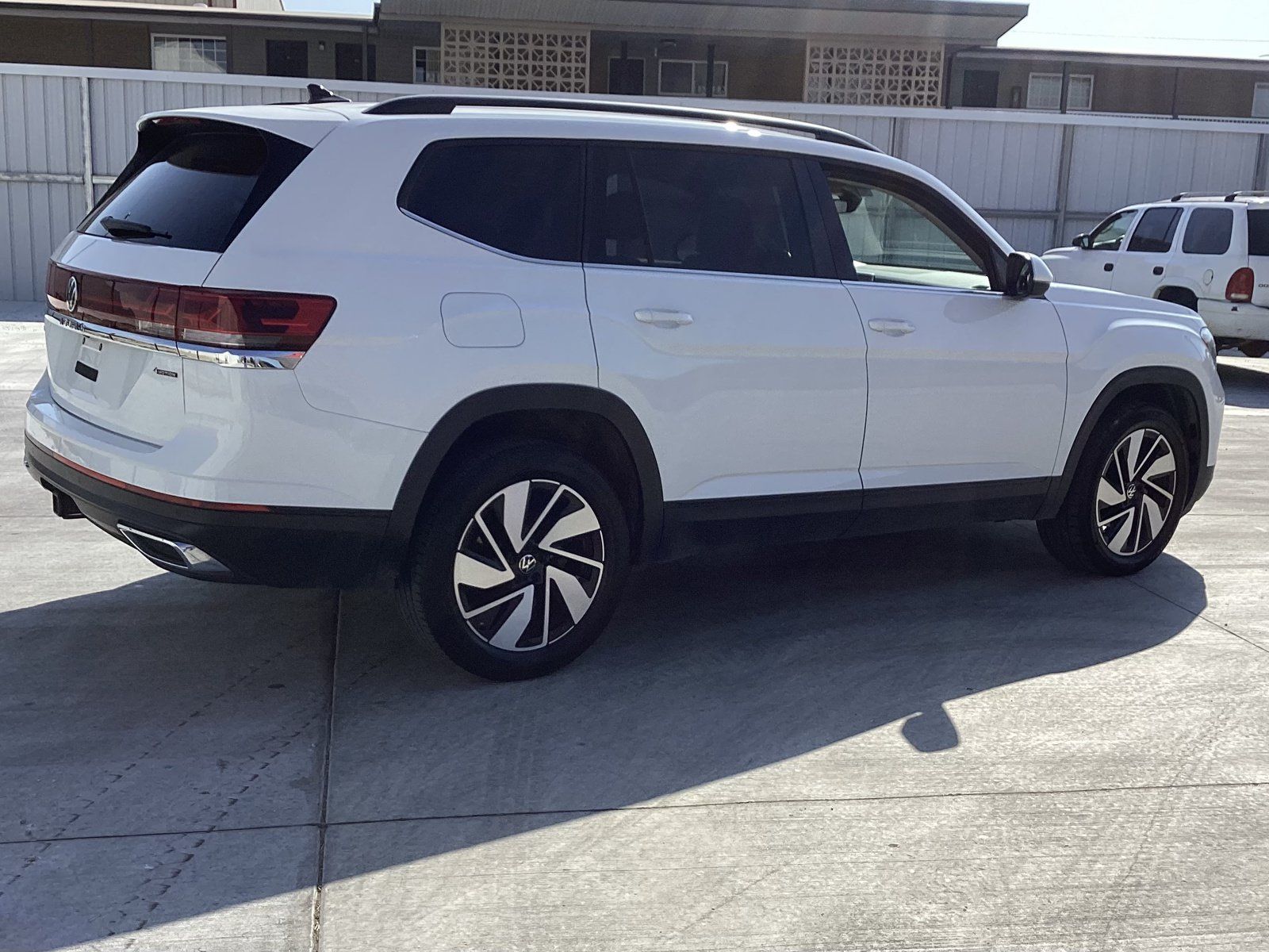 Used 2024 Volkswagen Atlas SE AWD/4WD image 5