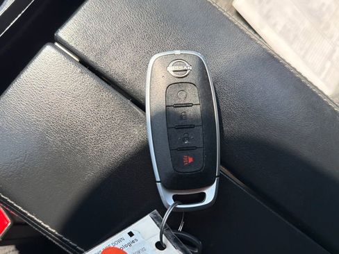 Used 2023 Nissan Rogue SV image 29