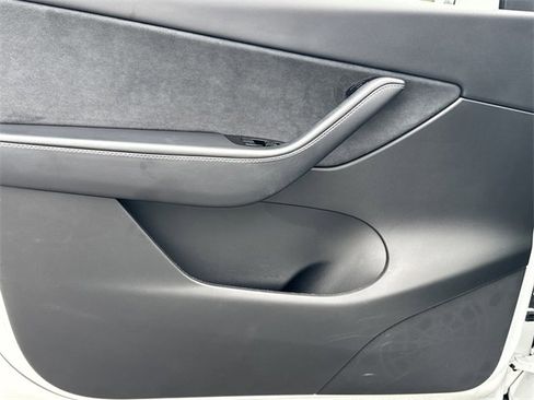 Used 2020 Tesla Model Y Long Range image 10