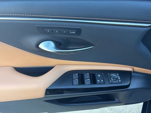 Certified 2022 Lexus ES 350 w/ Premium Package image 16