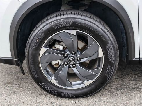 Used 2024 Nissan Rogue SV FWD image 9