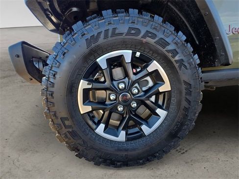 Used 2025 Jeep Gladiator Rubicon w/ Safety Group image 14