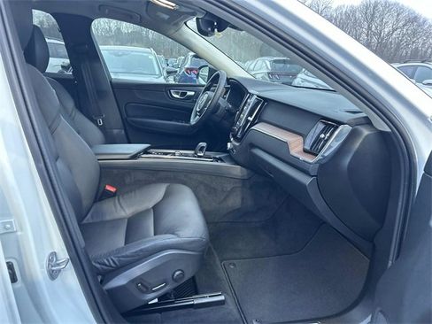 Used 2024 Volvo XC60 B5 Plus w/ Protection Package Premier image 18
