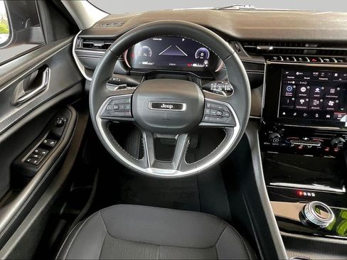 Used 2024 Jeep Grand Cherokee L Laredo AWD/4WD image 8