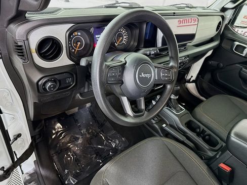 Used 2024 Jeep Gladiator Sport AWD/4WD image 16