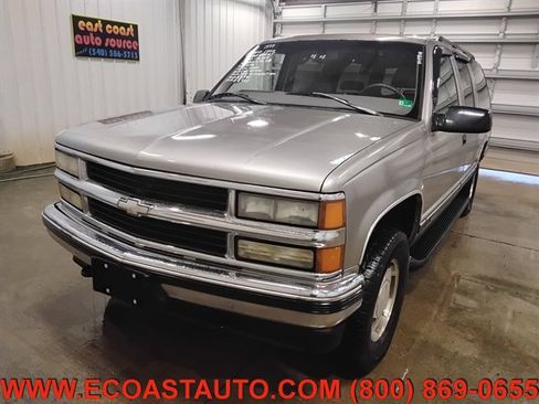 Used 1999 Chevrolet Suburban 4WD w/ Preferred Equipment Group 3 image 4