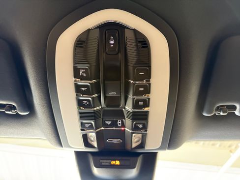 Certified 2026 Porsche Macan AWD/4WD image 45