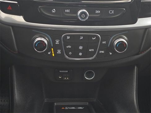 Used 2022 Chevrolet Traverse RS image 22