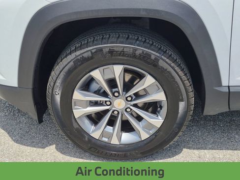 Used 2025 Chevrolet Equinox LT AWD/4WD image 12