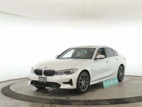Used 2022 BMW 330e xDrive image 10