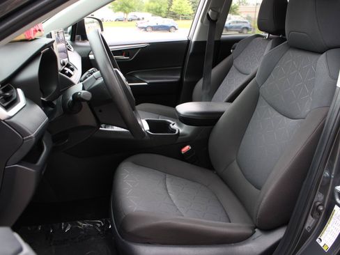 Used 2025 Toyota RAV4 XLE AWD/4WD image 15