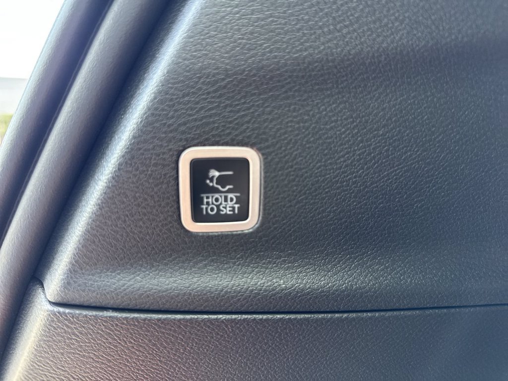 New 2027 Chrysler Pacifica Select FWD image 18