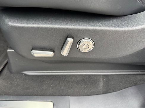 New 2025 Lincoln Navigator L Reserve w/ Jet Appearance Package image 18