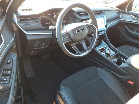 New 2026 Jeep Grand Cherokee Altitude image 14