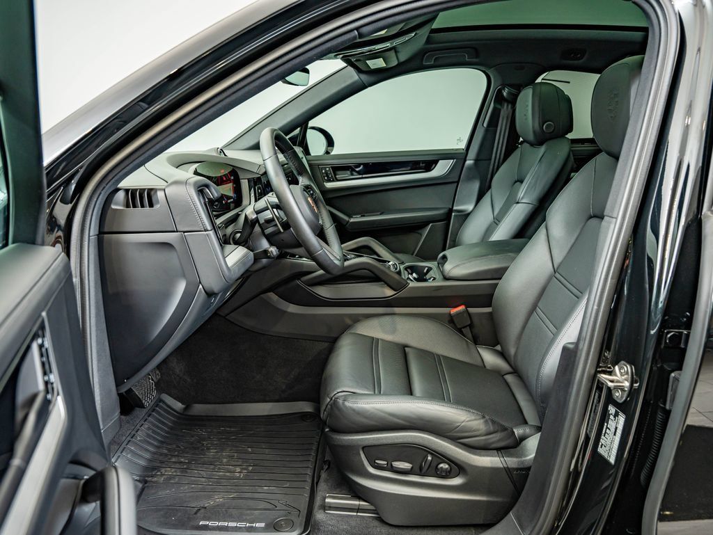 Certified 2025 Porsche Cayenne E-Hybrid Coupe AWD/4WD image 5