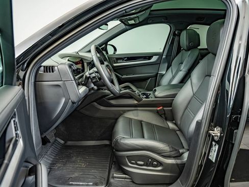 Certified 2025 Porsche Cayenne E-Hybrid Coupe AWD/4WD image 5