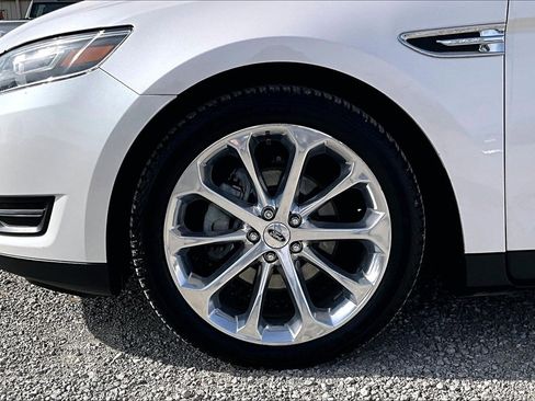 Used 2018 Ford Taurus Limited image 7