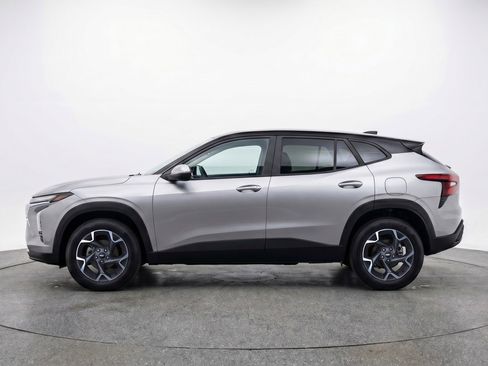 Used 2025 Chevrolet Trax LT image 5