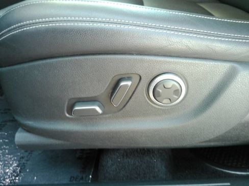Used 2025 Genesis GV70 2.5T AWD/4WD image 13