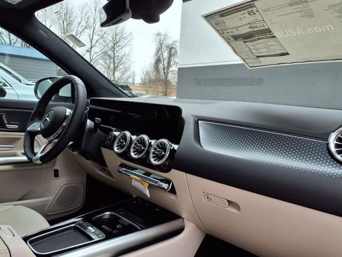 Used 2025 Mercedes-Benz GLA 250 image 9