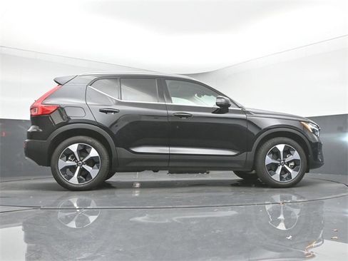 Used 2025 Volvo XC40 B5 Plus image 42
