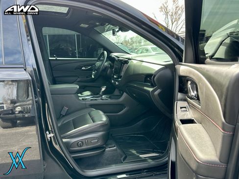 Used 2023 Chevrolet Traverse RS w/ LPO, Floor Liner Package AWD/4WD image 18