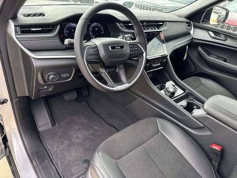 New 2025 Jeep Grand Cherokee L Altitude RWD image 15