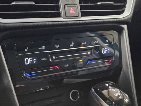 New 2025 Volkswagen Taos SE image 27