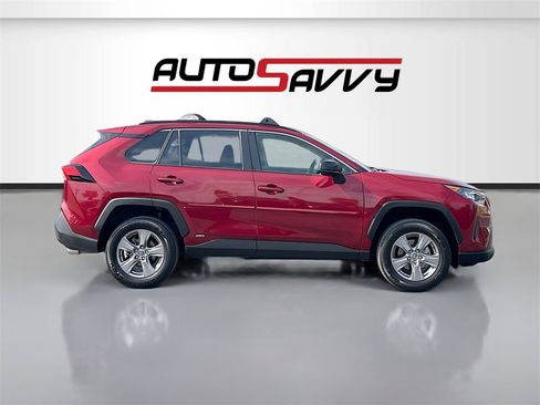 Used 2022 Toyota RAV4 LE image 8