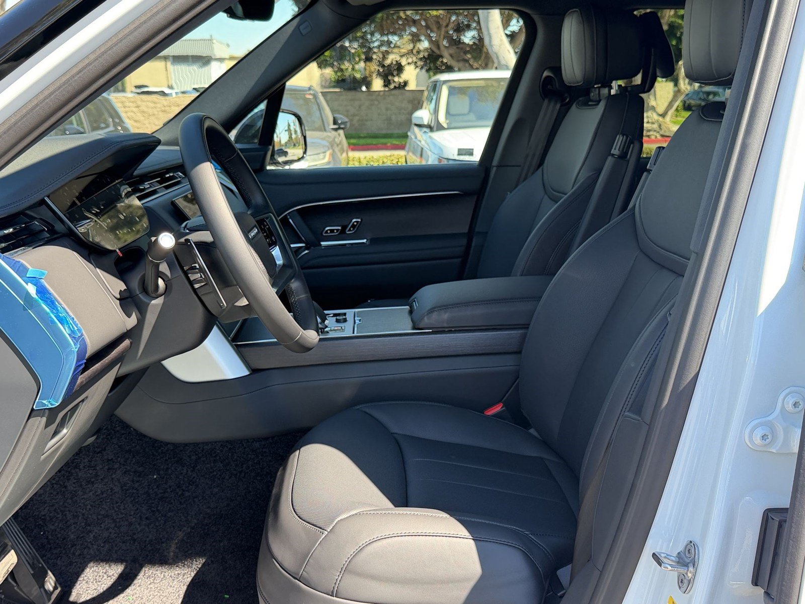 New 2027 Land Rover Range Rover Long Wheelbase SE AWD/4WD image 28