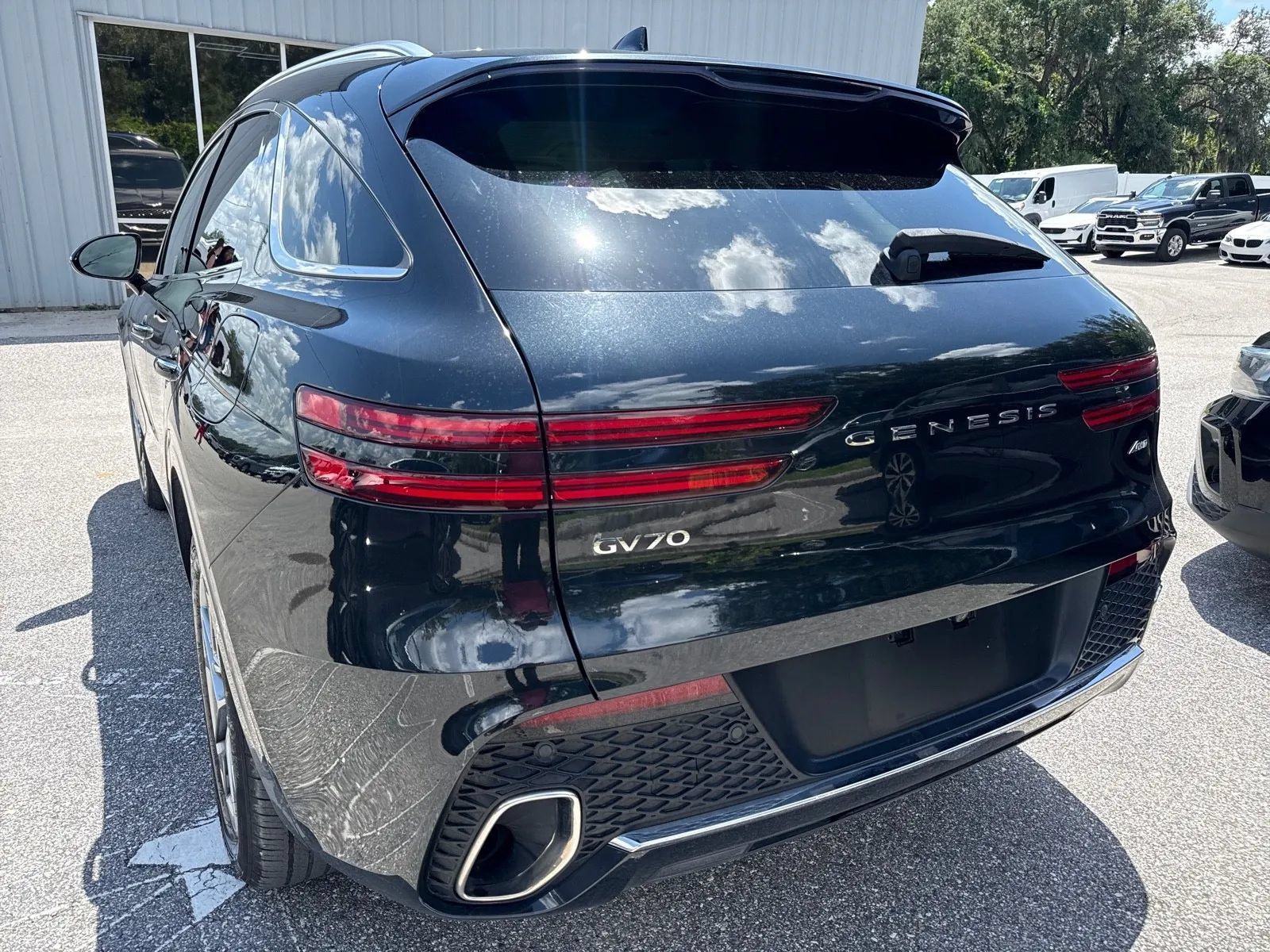 Used 2025 Genesis GV70 2.5T AWD/4WD image 10