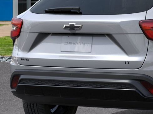 New 2026 Chevrolet Trax LT w/ Driver Confidence Package FWD image 14