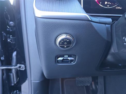 Used 2026 Mercedes-Benz GLC 300 4MATIC image 36