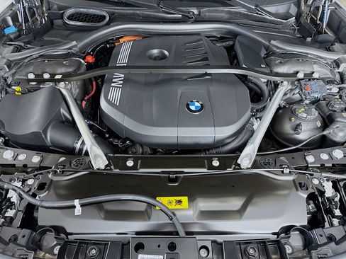 Used 2025 BMW 750e xDrive w/ Executive Package image 32