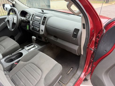Used 2012 Nissan Frontier SV w/ Sport Appearance Pkg image 18