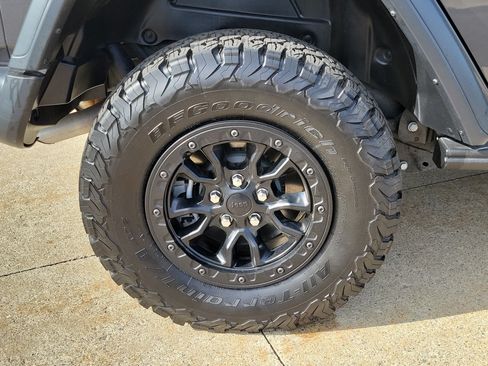 Used 2023 Jeep Wrangler Unlimited Rubicon 4xe AWD/4WD image 5
