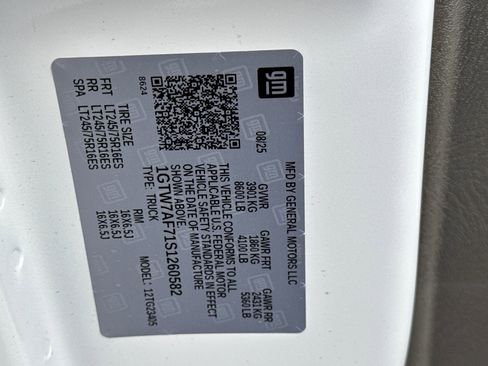 New 2025 GMC Savana 2500 3D Cargo Van w/ Driver Convenience Package image 30