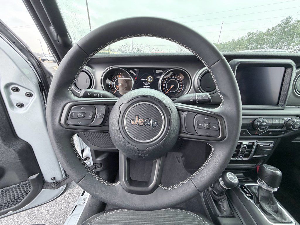 Used 2023 Jeep Gladiator Sport AWD/4WD image 13