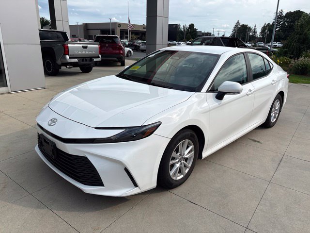Used 2025 Toyota Camry LE FWD image 3