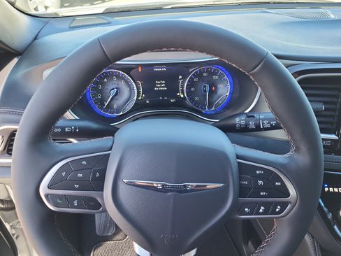 New 2026 Chrysler Pacifica Pinnacle image 10