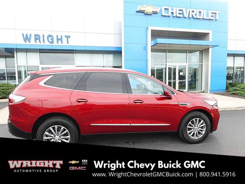 Used 2023 Buick Enclave Essence image 2
