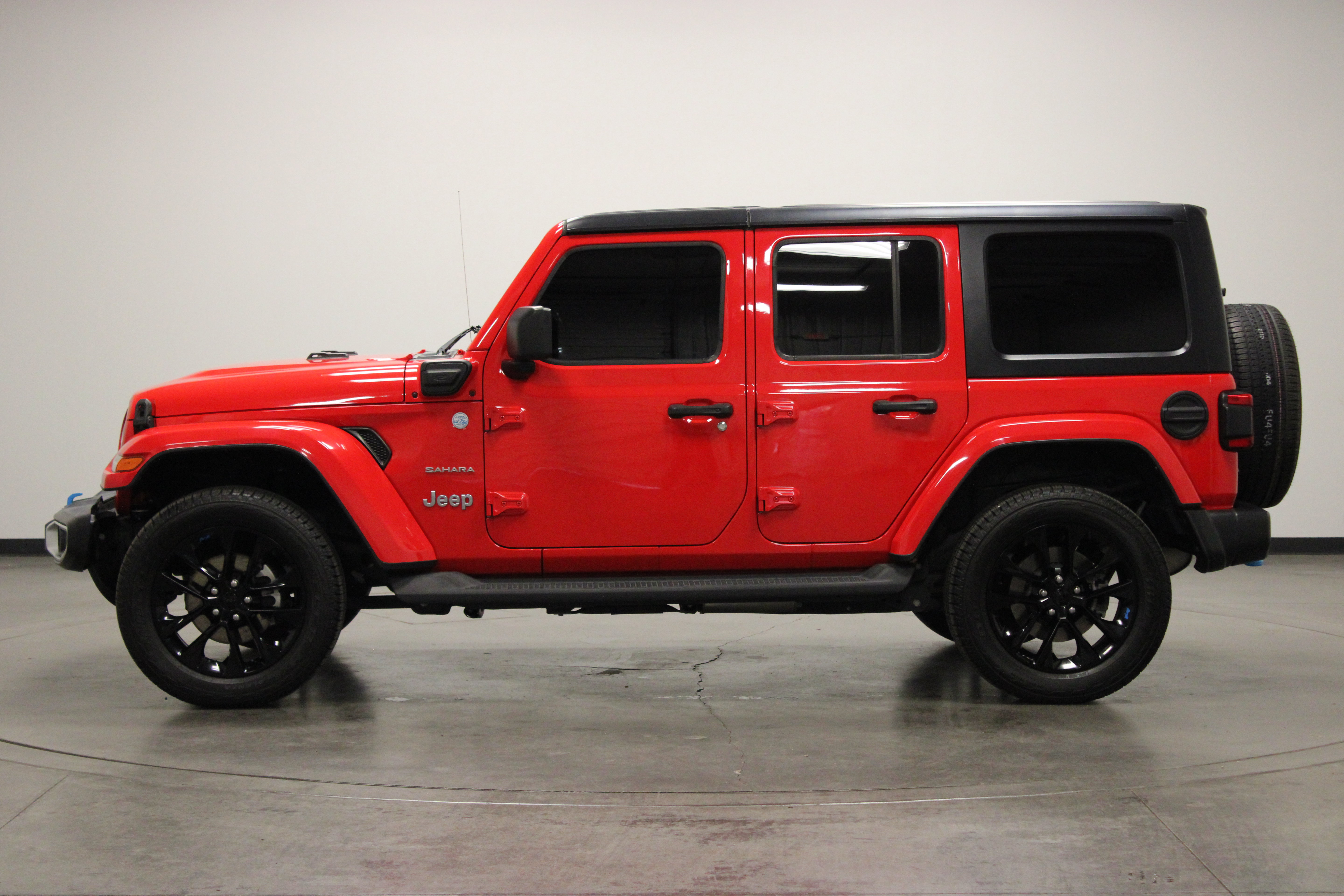 Used 2022 Jeep Wrangler Unlimited Sahara AWD/4WD image 5