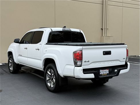 Used 2017 Toyota Tacoma Limited w/ Tow Package AWD/4WD image 4