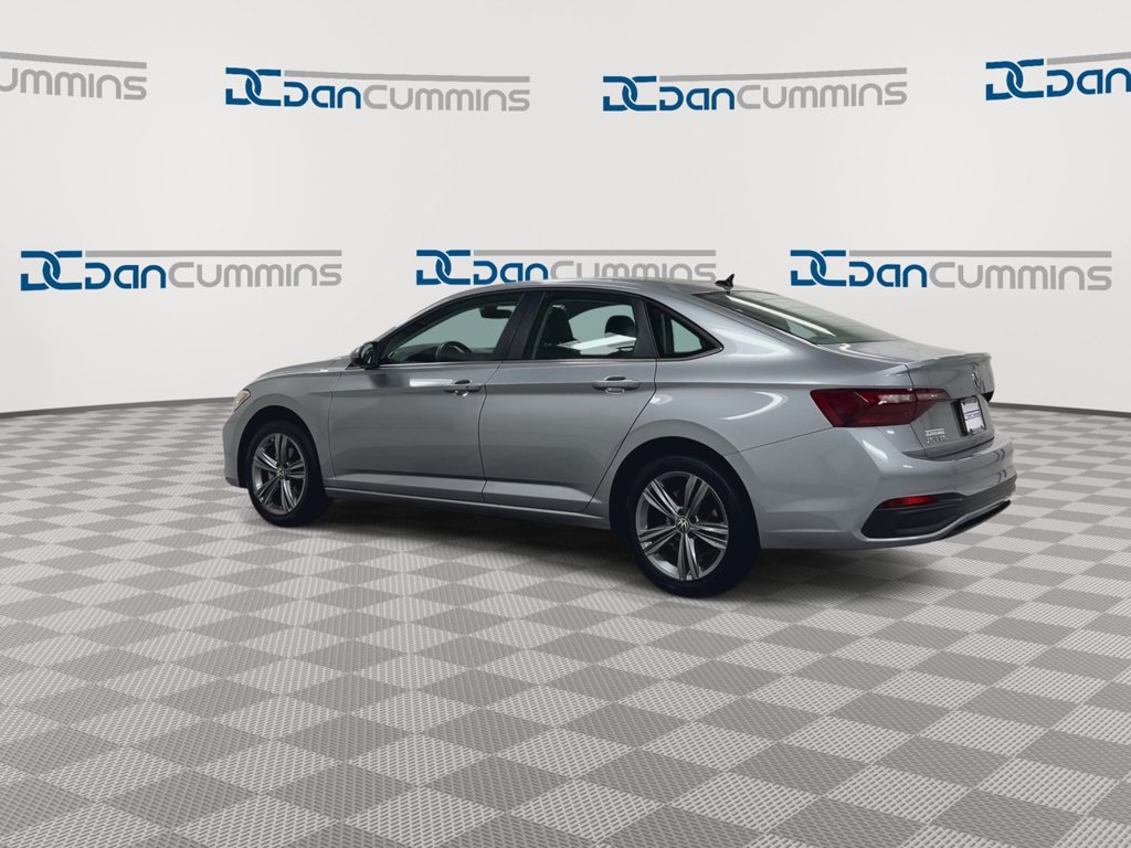 Used 2024 Volkswagen Jetta SE FWD image 6