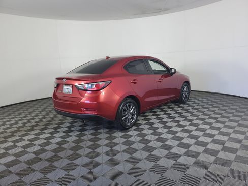 Used 2019 Toyota Yaris LE image 4