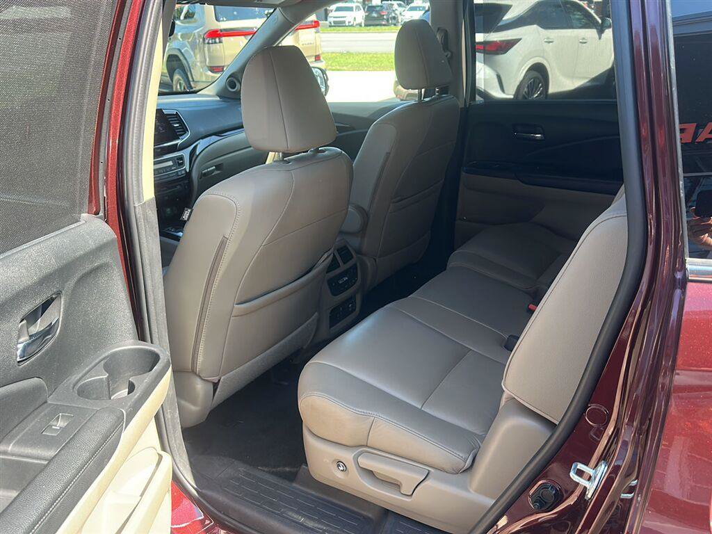 Used 2021 Honda Pilot Touring image 18