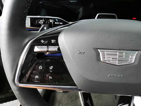 Certified 2025 Cadillac Optiq Luxury 1 AWD/4WD image 10
