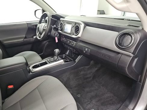 Used 2019 Toyota Tacoma SR5 AWD/4WD image 33